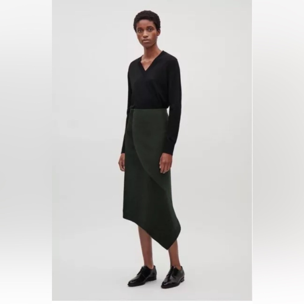 COS Elegant Black Asymmetrical Skirt. Size 2